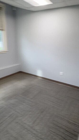 220 Reservoir St, Needham, MA à louer - Vidéo sur l’annonce professionnelle – Image 2 sur 16