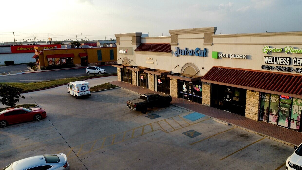 2801 W University Dr, Edinburg, TX à louer Photo de l’immeuble– Image 1 sur 27