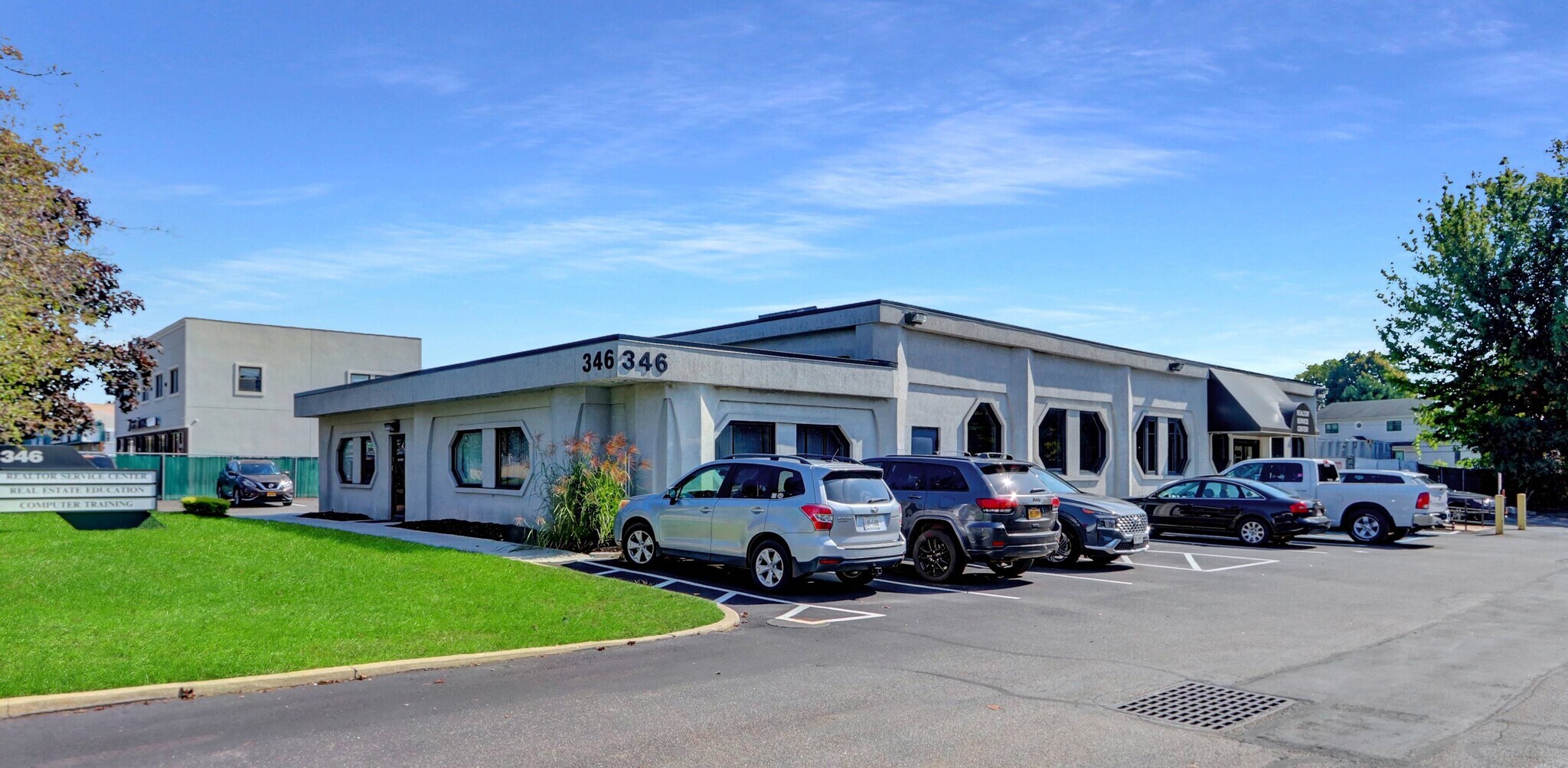 346 Sunrise Hwy, West Babylon, NY à louer Photo de l’immeuble– Image 1 sur 6