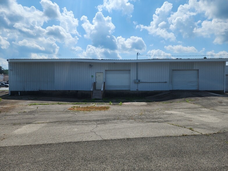 1230 Jackson St, Columbus, IN à louer - Photo de l’immeuble – Image 3 sur 15
