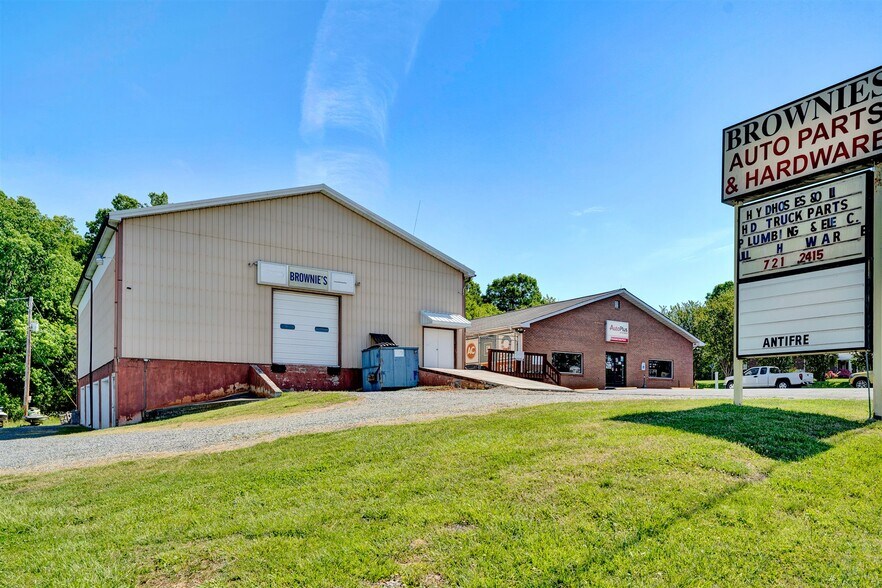 2837 Scruggs Rd, Moneta, VA à louer - Photo de l’immeuble – Image 3 sur 22