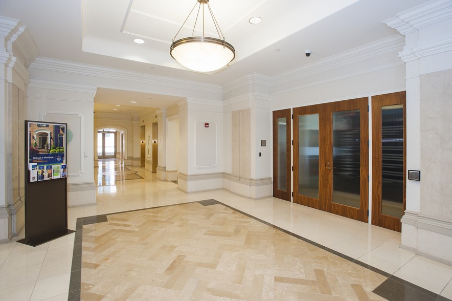 320 E Main St, Spartanburg, SC à louer - Hall d’entrée – Image 3 sur 9
