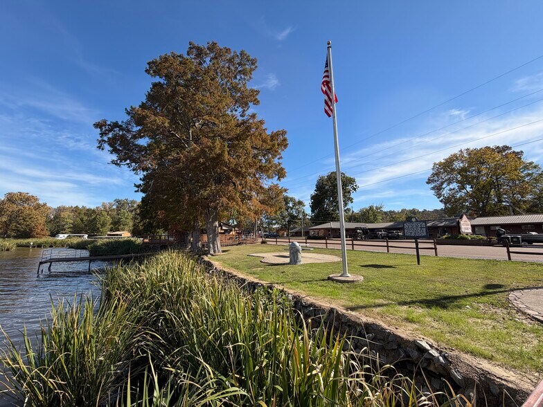 600 E Lakeview Dr, Hornbeak, TN à vendre - Photo de l’immeuble – Image 3 sur 6