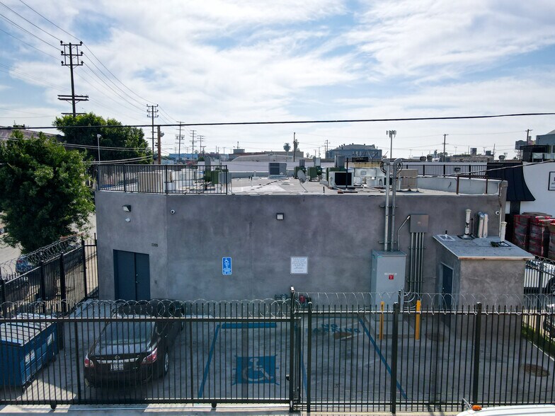 1100 E 14th Pl, Los Angeles, CA à vendre - Photo de l’immeuble – Image 3 sur 13