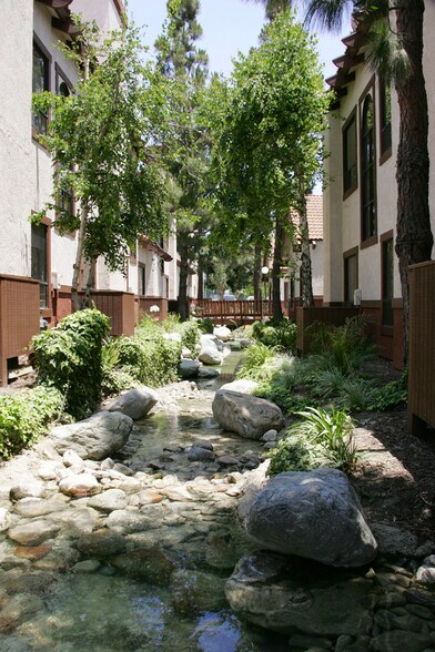 1765 Goodyear Ave, Ventura, CA à louer - Photo de l’immeuble – Image 2 sur 8