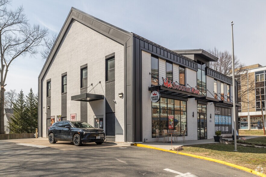 603 W Broad St, Falls Church, VA à louer - Photo de l’immeuble – Image 1 sur 7