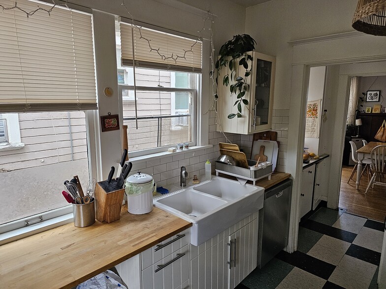 903 SE 17th Ave, Portland, OR à vendre - Photo intérieure – Image 3 sur 8