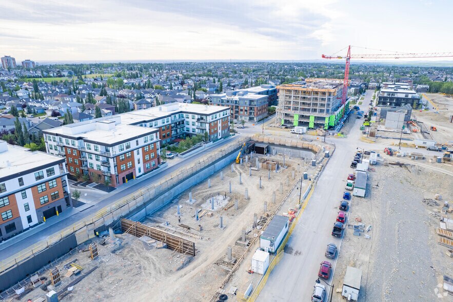 7841 Broadcast Av SW, Calgary, AB à louer - Photo de l’immeuble – Image 2 sur 2