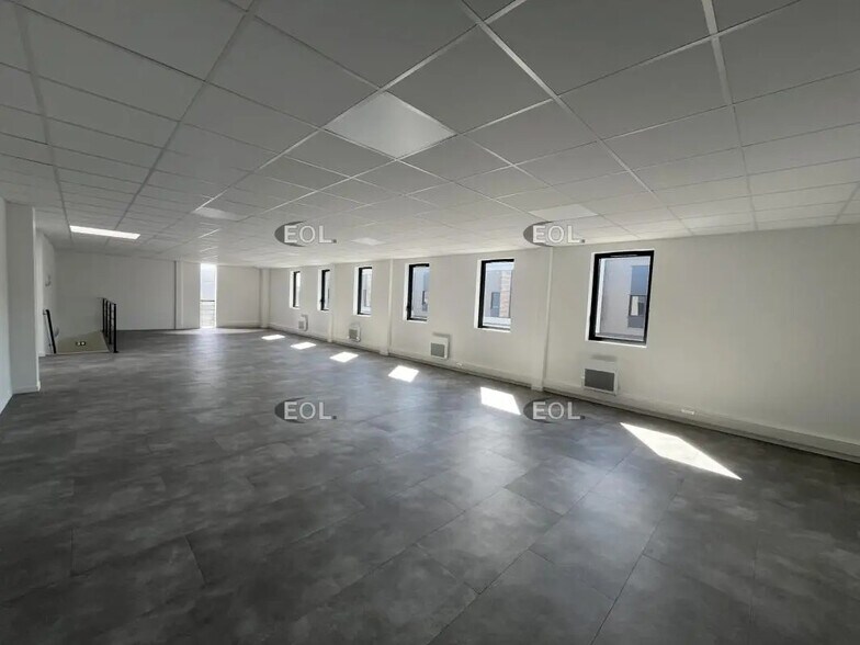 Local d’activités dans Les Mureaux à louer - Photo intérieure – Image 3 sur 5