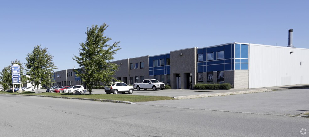 681-699 Rue de la Sablière, Bois-des-filion, QC à vendre - Photo de l’immeuble – Image 2 sur 2