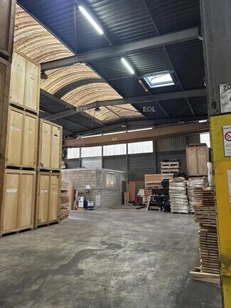 Plus de détails pour Local d'activités à louer