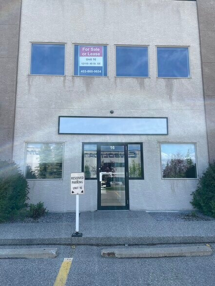 12110 40th St SE, Calgary, AB à louer - Photo de l’immeuble – Image 1 sur 16