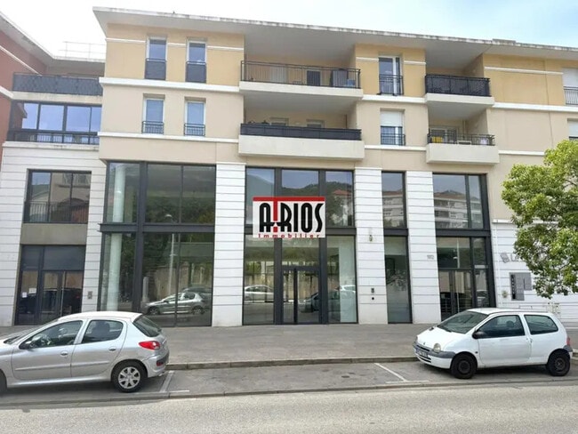 Plus de détails pour Local commercial à louer