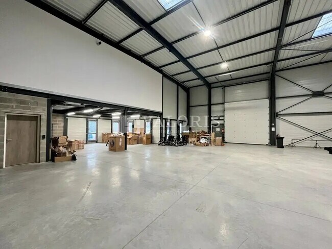 Plus de détails pour Local d'activités à louer