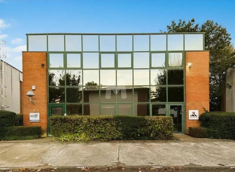 Bureau dans Évry-Courcouronnes à vendre Photo de l’immeuble– Image 1 sur 11