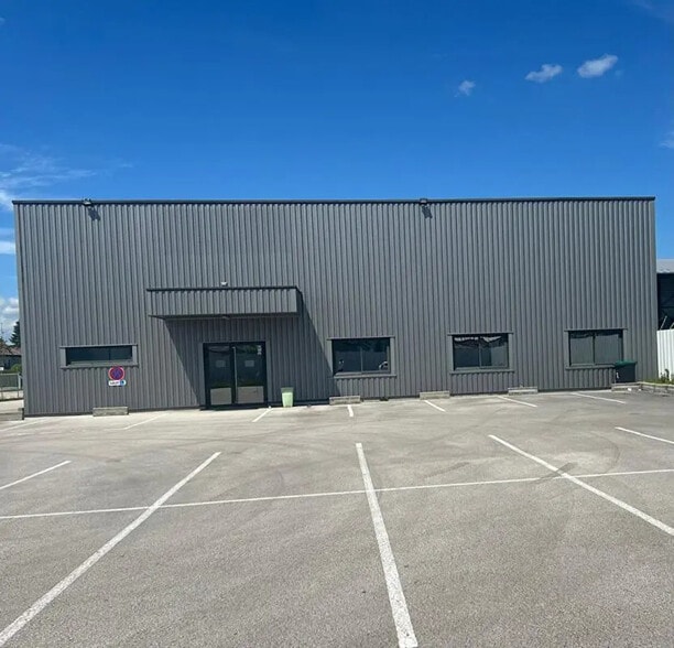 Industriel/Logistique dans Pontarlier à vendre - Photo de l’immeuble – Image 2 sur 3
