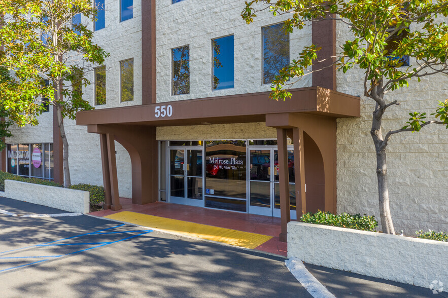 550 W Vista Way, Vista, CA à louer - Photo de l’immeuble – Image 2 sur 4