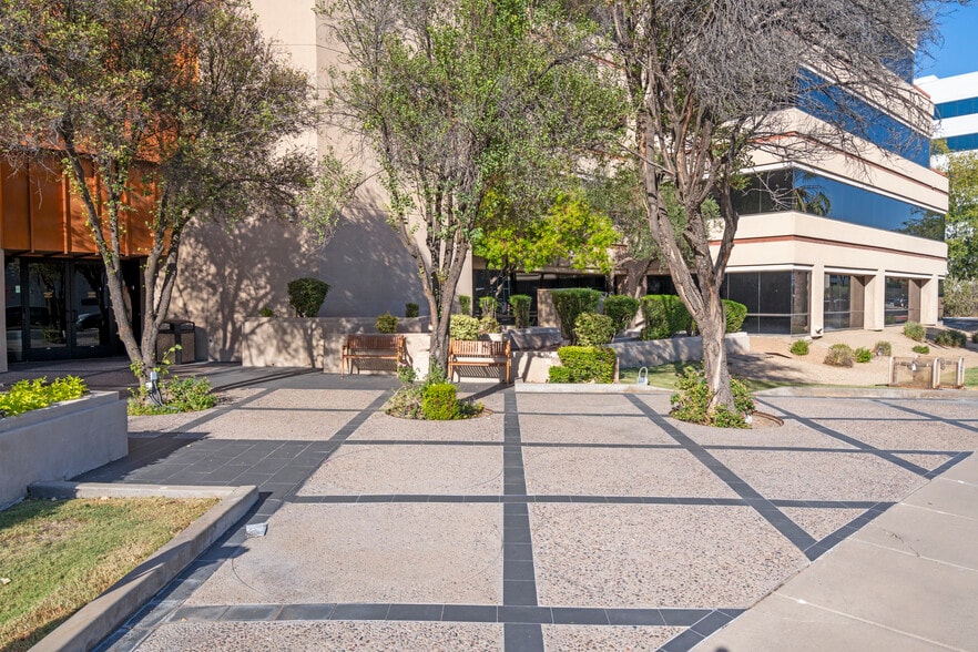 202 E Earll Dr, Phoenix, AZ à vendre - Photo de l’immeuble – Image 3 sur 8