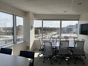 333 Bridge St NW, Grand Rapids, MI à louer Photo intérieure– Image 2 sur 9