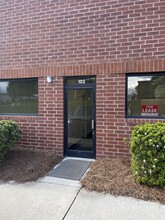128 Overhill Dr, Mooresville, NC à louer Photo de l’immeuble– Image 1 sur 7