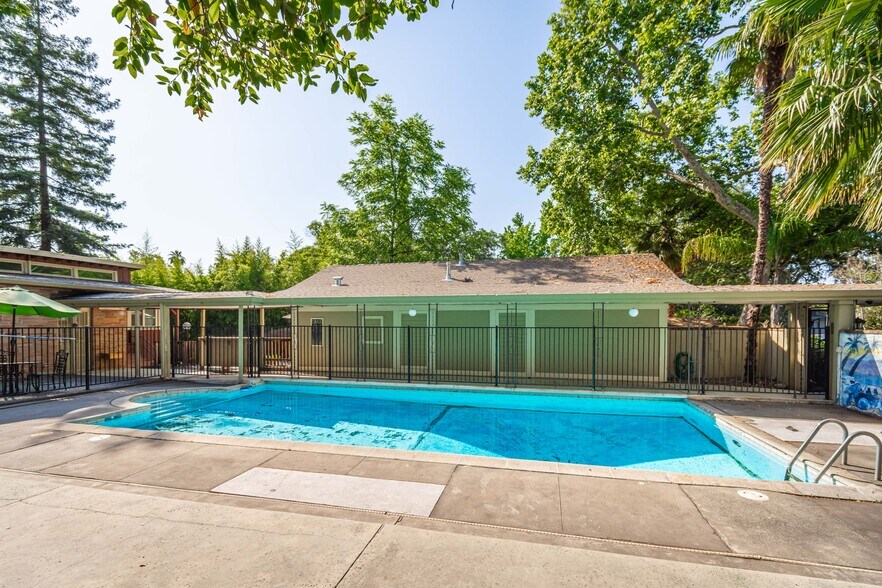 4224 Crestline Ave, Fair Oaks, CA à vendre - Photo de l’immeuble – Image 2 sur 22