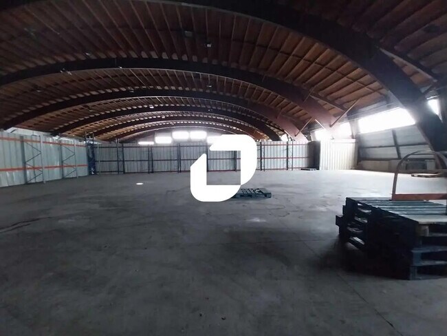 Plus de détails pour Local d'activités à louer