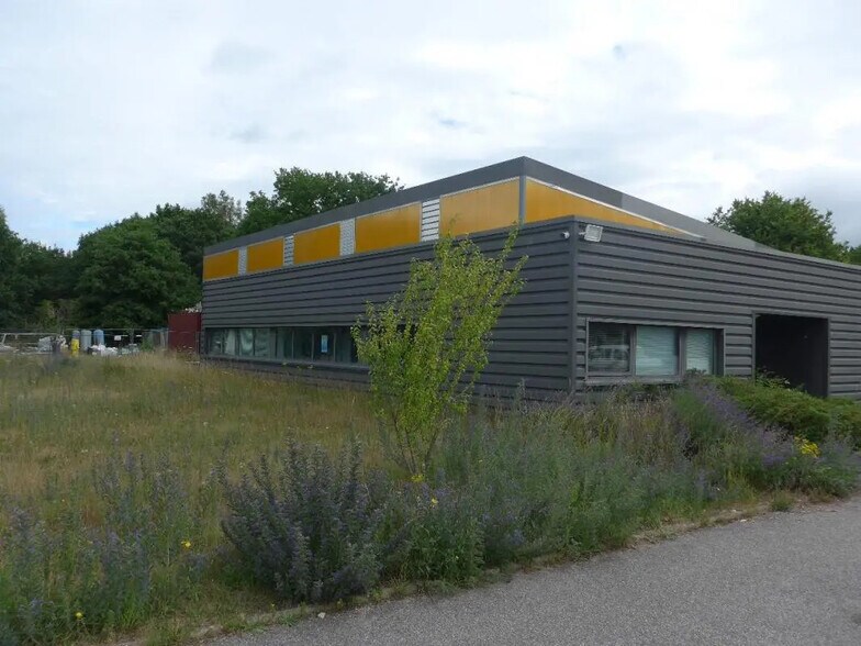 Local d'activités dans Anneville-Ambourville à vendre - Photo de l’immeuble – Image 1 sur 13