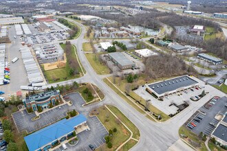 13301-13309 Magisterial Dr, Louisville, KY - VUE AÉRIENNE  vue de carte - Image1