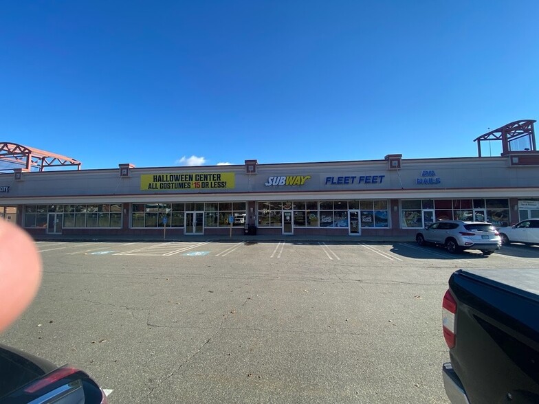 151 Coliseum Ave, Nashua, NH à louer - Photo de l’immeuble – Image 3 sur 9