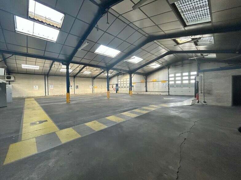 Local d’activités dans Châtenoy-le-Royal à louer - Photo intérieure – Image 2 sur 4