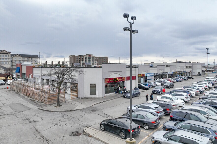 8261 Woodbine Ave, Markham, ON à louer - Photo principale – Image 1 sur 3