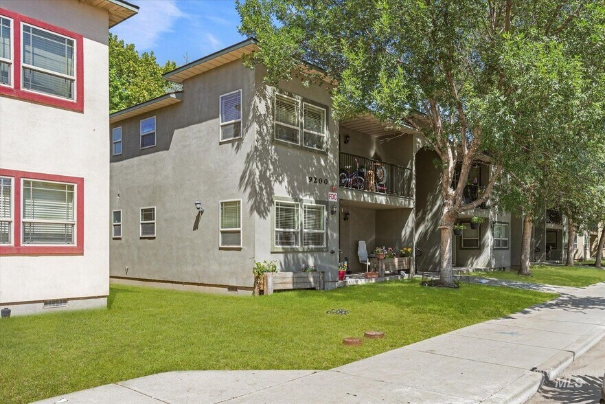W Brogan Dr portefeuille de 2 biens à vendre sur LoopNet.fr - Photo de l’immeuble – Image 3 sur 15