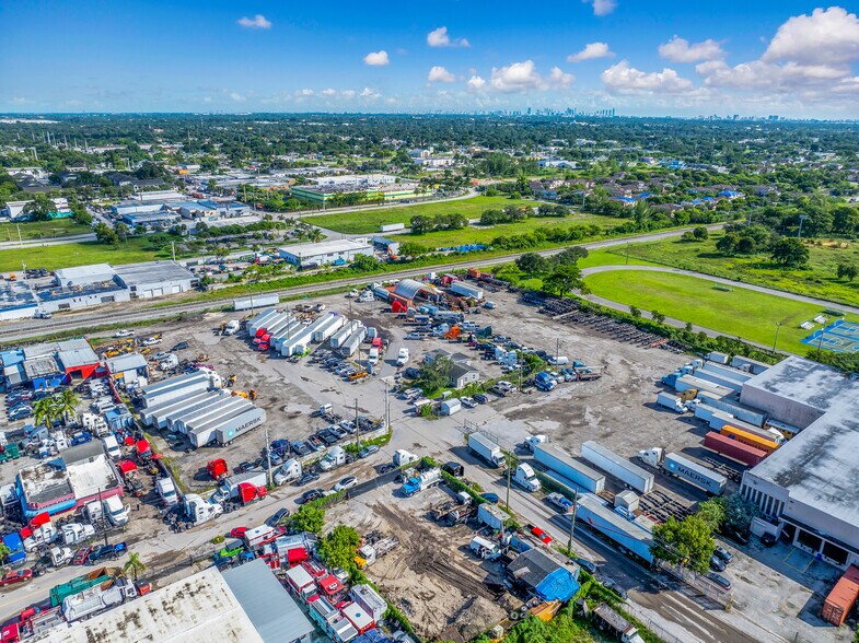 2575 NW 72nd St, Miami, FL à vendre - Photo principale – Image 1 sur 1