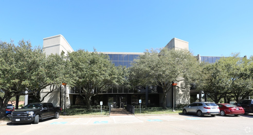 9950 Cypresswood Dr, Houston, TX à vendre - Photo principale – Image 1 sur 9