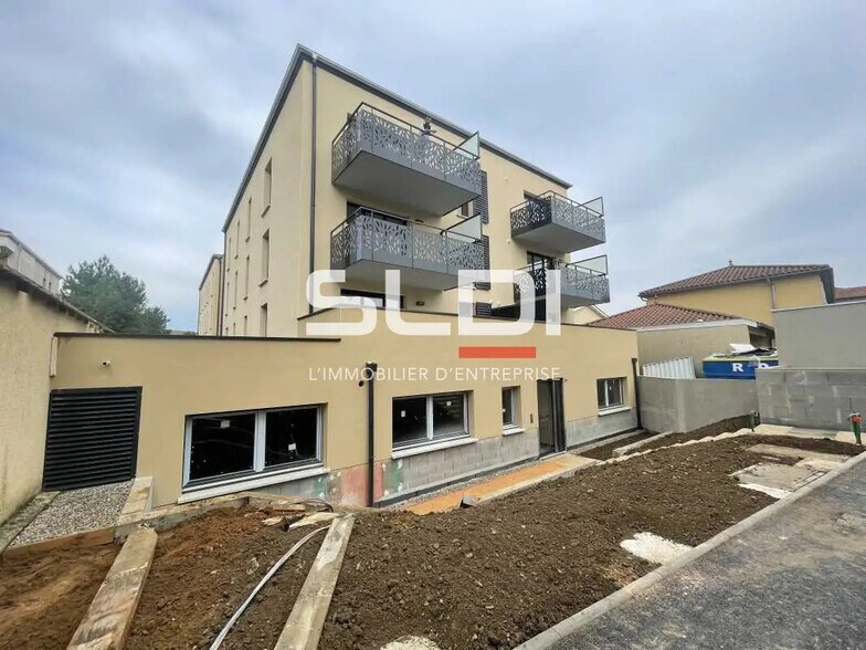 Bureau dans Jassans-Riottier à vendre - Photo de l’immeuble – Image 2 sur 12