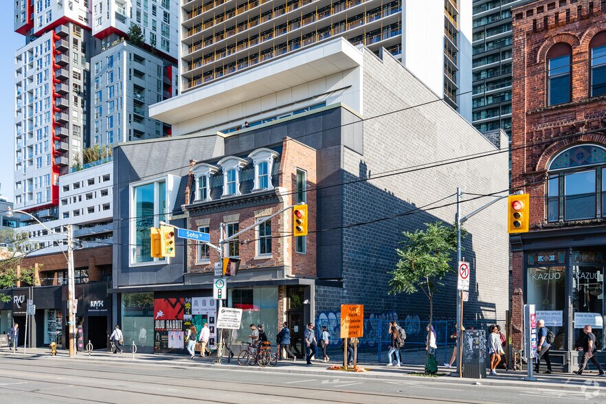 365 Queen St W, Toronto, ON à vendre - Photo de l’immeuble – Image 2 sur 3