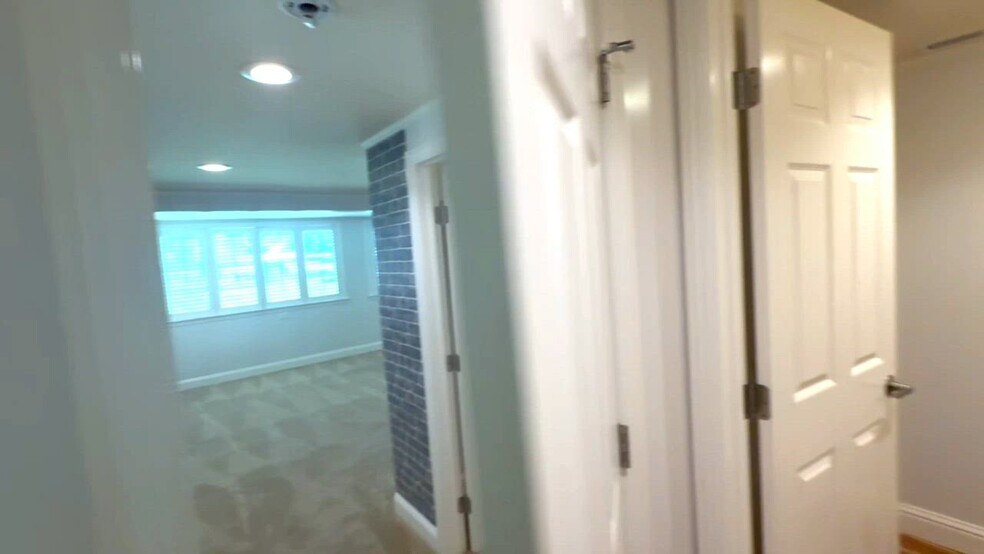 1257 Magnolia St, San Carlos, CA à vendre - Vidéo sur l’annonce professionnelle – Image 2 sur 32