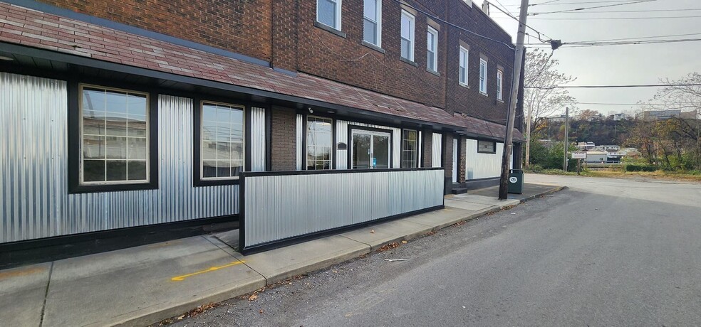 373 Munson Ave, Mc Kees Rocks, PA à louer - Photo de l’immeuble – Image 3 sur 3