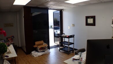 19209 Parthenia St, Northridge, CA à louer Photo intérieure– Image 2 sur 5