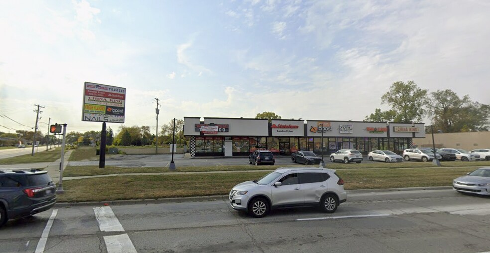 16970 E Thirteen Mile Rd, Roseville, MI à louer - Photo principale – Image 1 sur 1