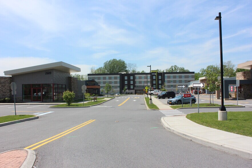 2627 South Rd, Poughkeepsie, NY à louer - Photo de l’immeuble – Image 3 sur 17