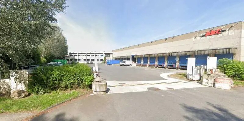 Local d’activités dans Saint-Thibault-des-Vignes à louer - Photo de l’immeuble – Image 2 sur 11