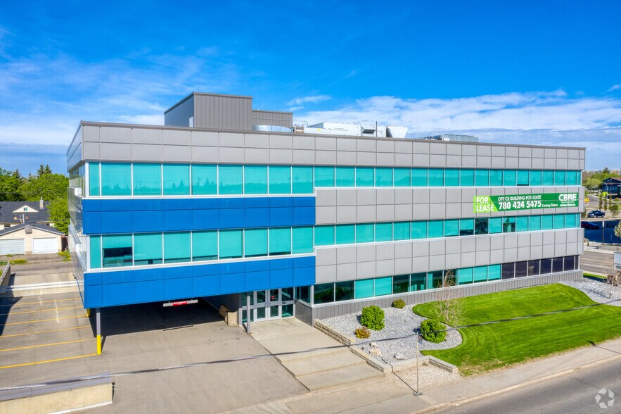 6020 104th St NW, Edmonton, AB à louer - Photo de l’immeuble – Image 1 sur 13