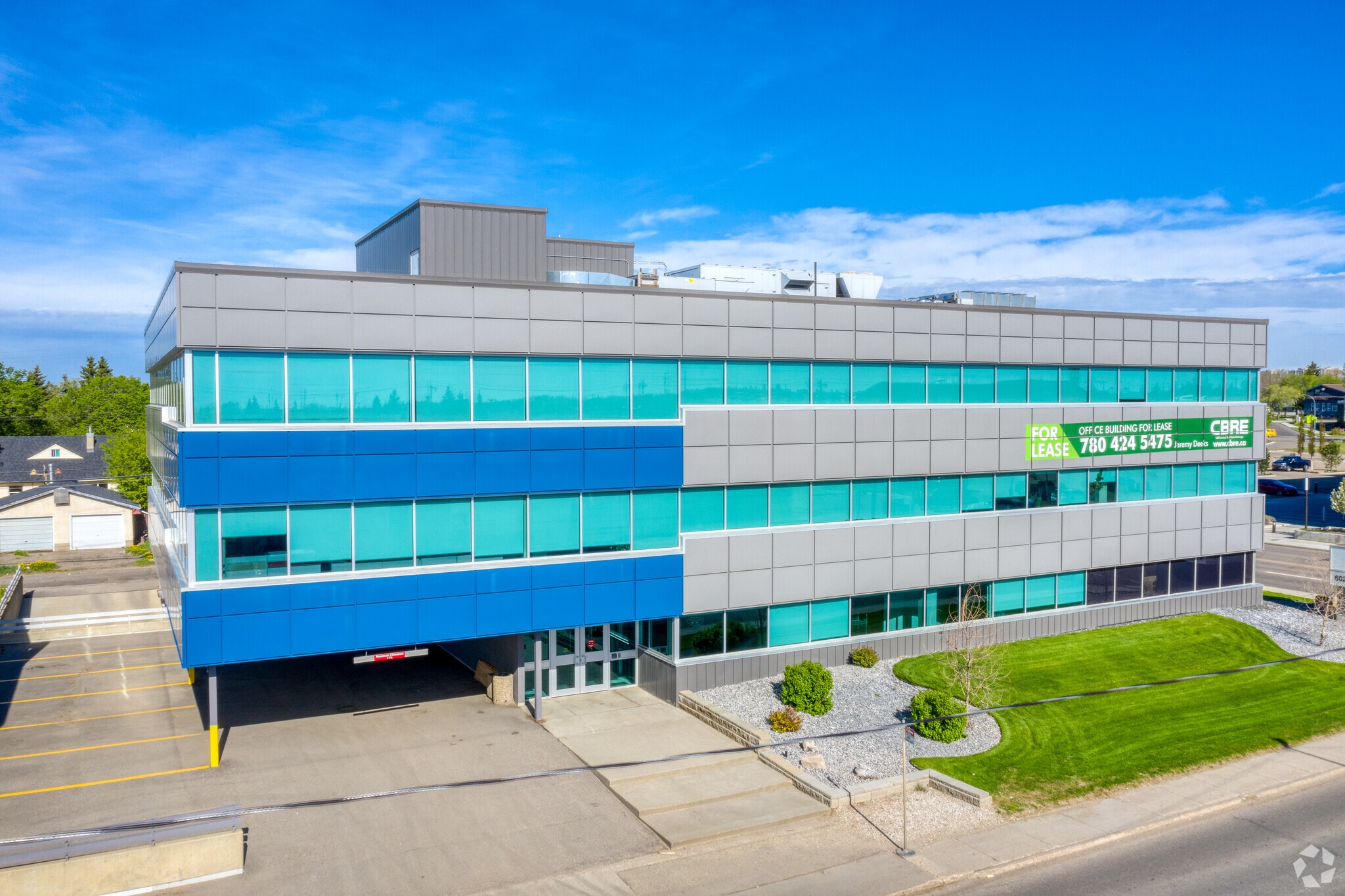 6020 104th St NW, Edmonton, AB à louer Photo principale– Image 1 sur 14