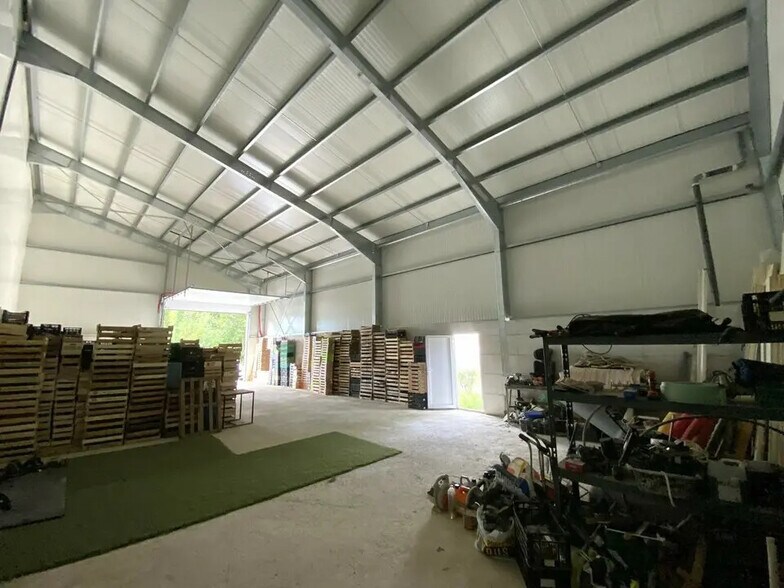 Industriel/Logistique dans Mandelieu-la-Napoule à louer - Photo de l’immeuble – Image 3 sur 4