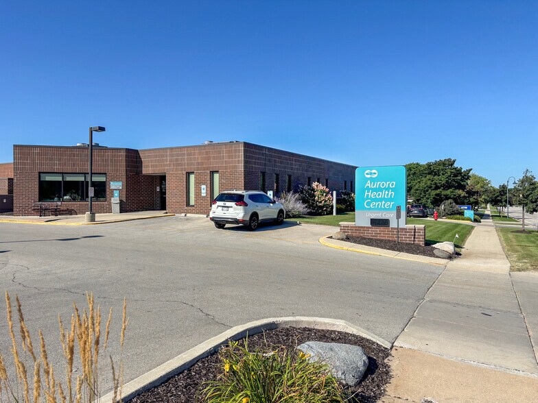 6901 W Edgerton Ave, Greenfield, WI à vendre - Photo de l’immeuble – Image 1 sur 10