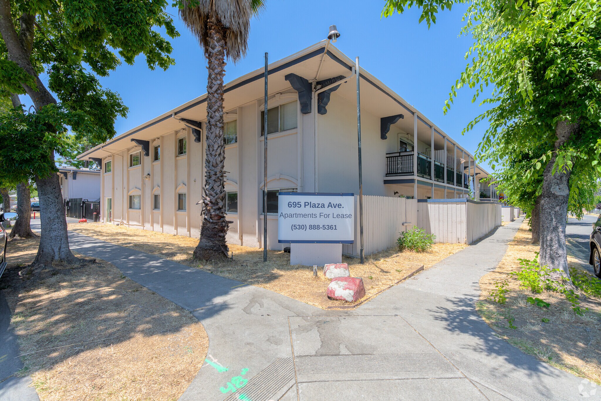 695 Plaza Ave, Sacramento, CA à vendre Photo de l’immeuble– Image 1 sur 30