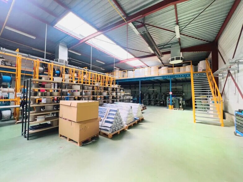 Local d'activités dans Saint-Germain-de-la-Grange à vendre - Photo intérieure – Image 2 sur 17