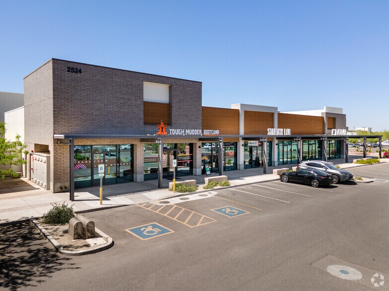 2524 S San Tan Village Pkwy, Gilbert, AZ à louer - Photo principale – Image 1 sur 11