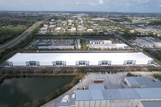 3205 St. Johns Pky, Sanford, FL à louer Photo intérieure– Image 1 sur 1